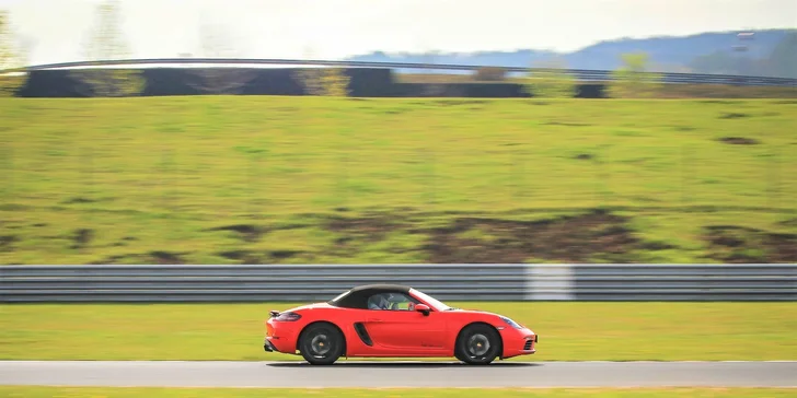 LAMBORGHINI, PORSCHE alebo FORD MUSTANG na veľkom pretekárskom okruhu v Brne alebo Moste: 1 až 5 kôl ako vodič či spolujazdec