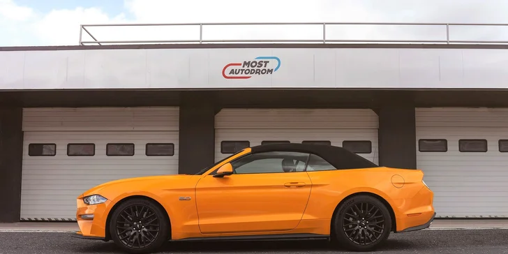 LAMBORGHINI, PORSCHE alebo FORD MUSTANG na veľkom pretekárskom okruhu v Brne alebo Moste: 1 až 5 kôl ako vodič či spolujazdec