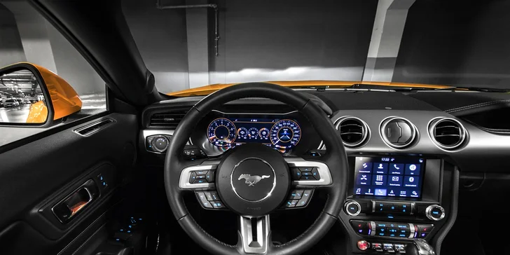 LAMBORGHINI, PORSCHE alebo FORD MUSTANG na veľkom pretekárskom okruhu v Brne alebo Moste: 1 až 5 kôl ako vodič či spolujazdec