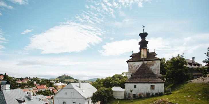 Zažite romantické chvíle v Banskej Štiavnici: komfortné a priestranné izby, welcome drink, 300 metrov od Nového zámku