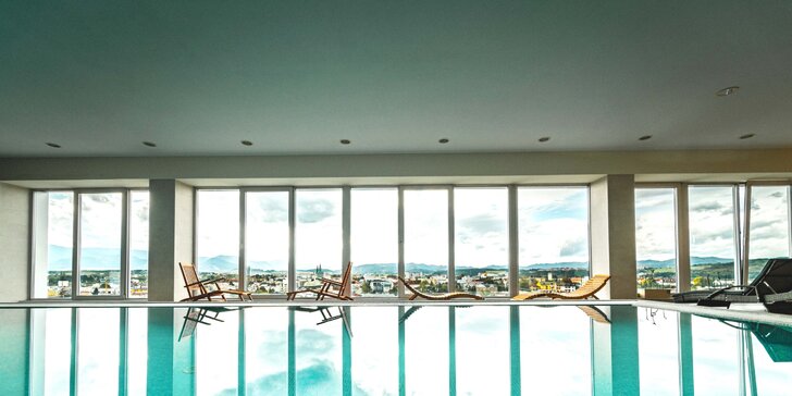Wellness a výnimočná večera v panoramatickom Pancha Skybare na 10. poschodí hotela Holiday Inn pre 2 osoby