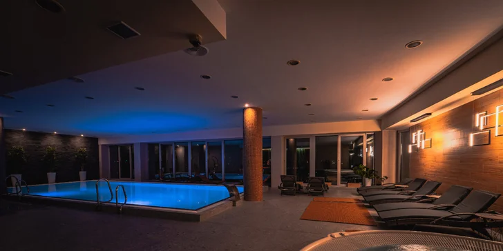 Wellness a výnimočná večera v panoramatickom Pancha Skybare na 10. poschodí hotela Holiday Inn pre 2 osoby