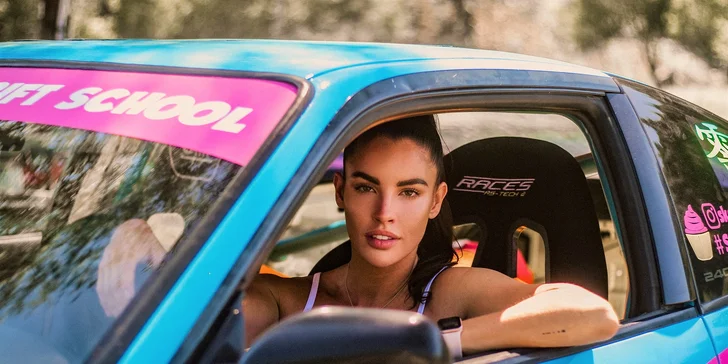 Zažite adrenalínovú LEKCIU DRIFTU s Lady Hoonigan na vozidle podľa vlastného výberu