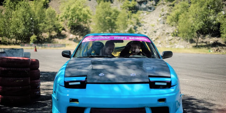 Zažite adrenalínovú LEKCIU DRIFTU s Lady Hoonigan na vozidle podľa vlastného výberu