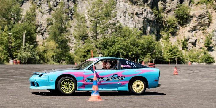 Zažite adrenalínovú LEKCIU DRIFTU s Lady Hoonigan na vozidle podľa vlastného výberu