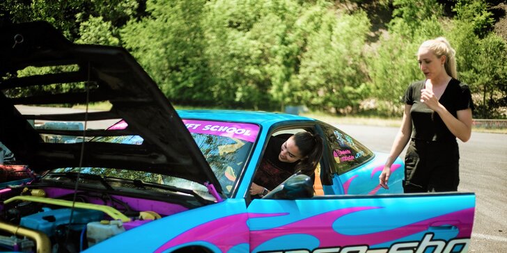 Zažite adrenalínovú LEKCIU DRIFTU s Lady Hoonigan na vozidle podľa vlastného výberu
