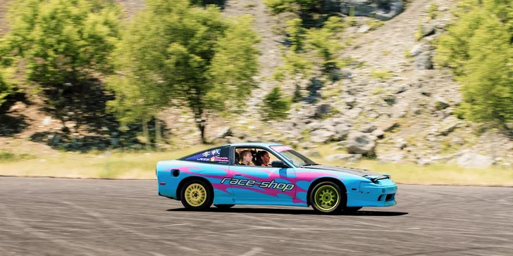Zažite adrenalínovú LEKCIU DRIFTU s Lady Hoonigan na vozidle podľa vlastného výberu