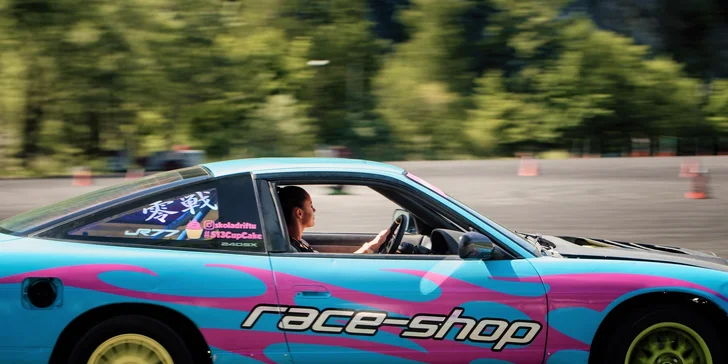 Zažite adrenalínovú LEKCIU DRIFTU s Lady Hoonigan na vozidle podľa vlastného výberu