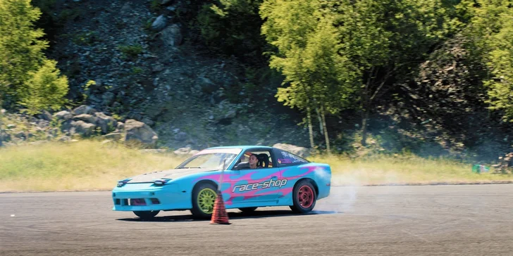 Zažite adrenalínovú LEKCIU DRIFTU s Lady Hoonigan na vozidle podľa vlastného výberu