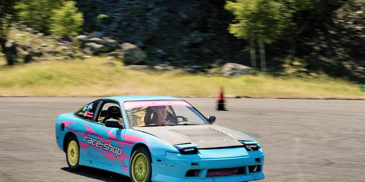 Zažite adrenalínovú LEKCIU DRIFTU s Lady Hoonigan na vozidle podľa vlastného výberu