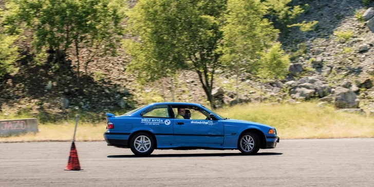 Zažite adrenalínovú LEKCIU DRIFTU s Lady Hoonigan na vozidle podľa vlastného výberu