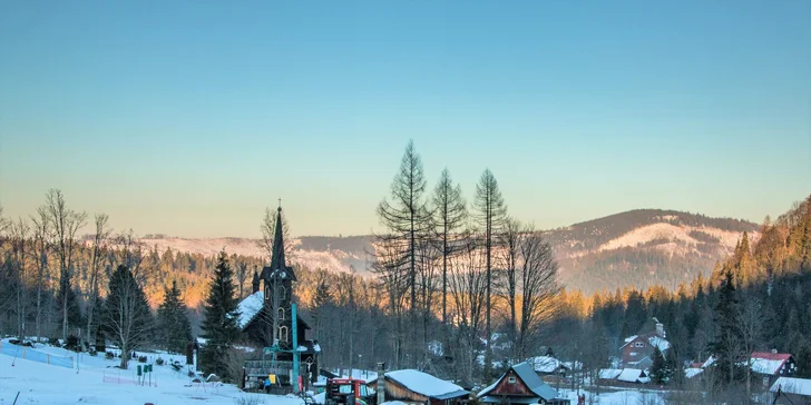 Užite si lyžovačku s celodenným skipasom pre deti aj dospelých v lyžiarskom stredisku SKI TAJA v Tatranskej Javorine