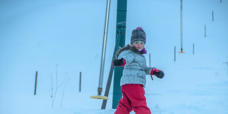 Užite si lyžovačku s celodenným skipasom pre deti aj dospelých v lyžiarskom stredisku SKI TAJA v Tatranskej Javorine
