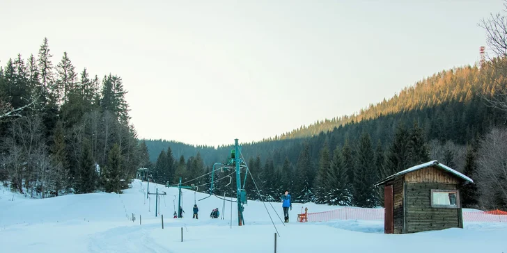 Užite si lyžovačku s celodenným skipasom pre deti aj dospelých v lyžiarskom stredisku SKI TAJA v Tatranskej Javorine
