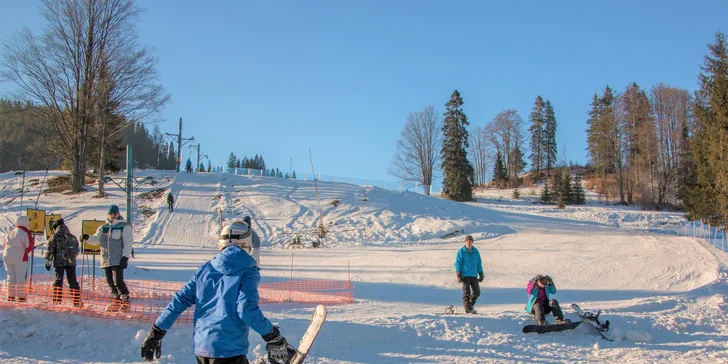 Užite si lyžovačku s celodenným skipasom pre deti aj dospelých v lyžiarskom stredisku SKI TAJA v Tatranskej Javorine