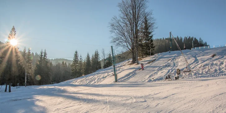Užite si lyžovačku s celodenným skipasom pre deti aj dospelých v lyžiarskom stredisku SKI TAJA v Tatranskej Javorine