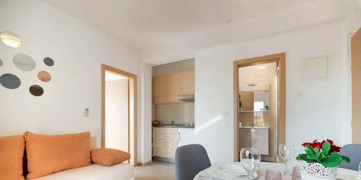 Dovolenka v Chorvátsku: Apartmány s terasou v centre Makarskej, 5 minút od pláže