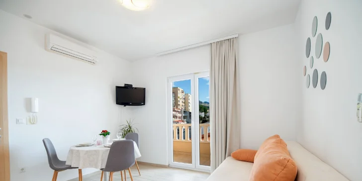 Dovolenka v Chorvátsku: Apartmány s terasou v centre Makarskej, 5 minút od pláže