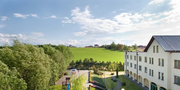 4* pobyt len 20 minút od centra Krakova so stravou, wellness, športovými ihriskami a veľkým parkom