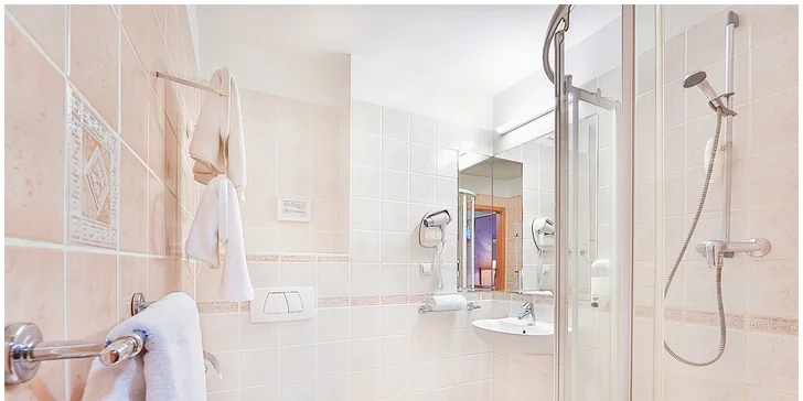 4* pobyt len 20 minút od centra Krakova so stravou, wellness, športovými ihriskami a veľkým parkom