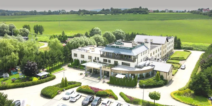 4* pobyt len 20 minút od centra Krakova so stravou, wellness, športovými ihriskami a veľkým parkom