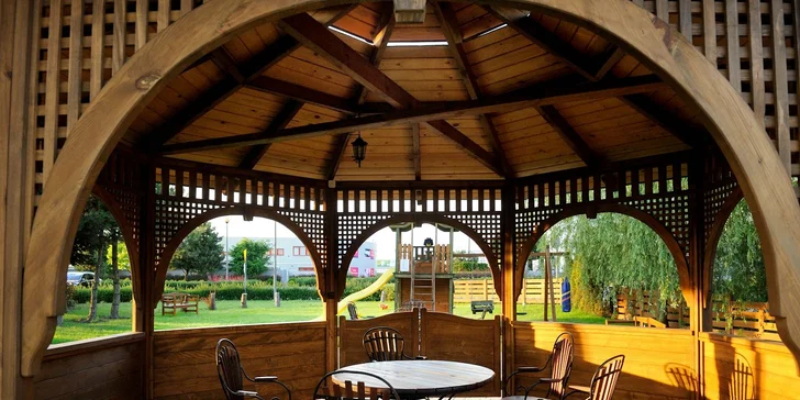 4* pobyt len 20 minút od centra Krakova so stravou, wellness, športovými ihriskami a veľkým parkom