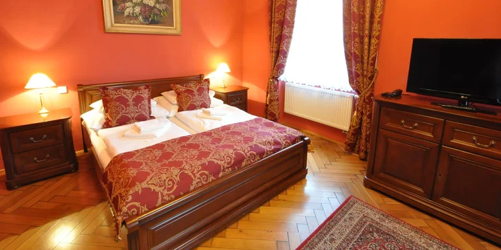 Prvorepublikový 4* hotel v Jičíne: raňajky alebo polpenzia, wellness aj masáž