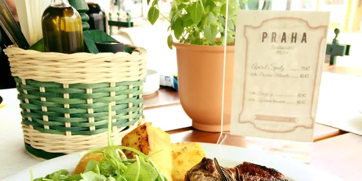 Prvorepublikový 4* hotel v Jičíne: raňajky alebo polpenzia, wellness aj masáž
