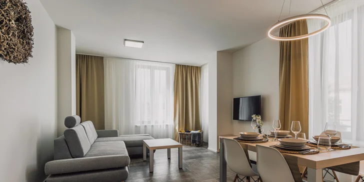 Luxusný rezort v centre Ledníc s výhľadom na zámok, raňajkami aj kúpeľmi