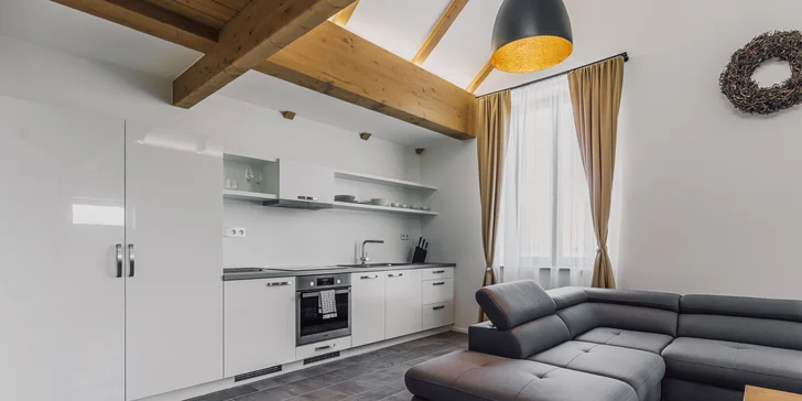 Luxusný rezort v centre Ledníc s výhľadom na zámok, raňajkami aj kúpeľmi