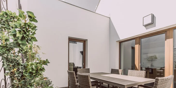 Luxusný rezort v centre Ledníc s výhľadom na zámok, raňajkami aj kúpeľmi