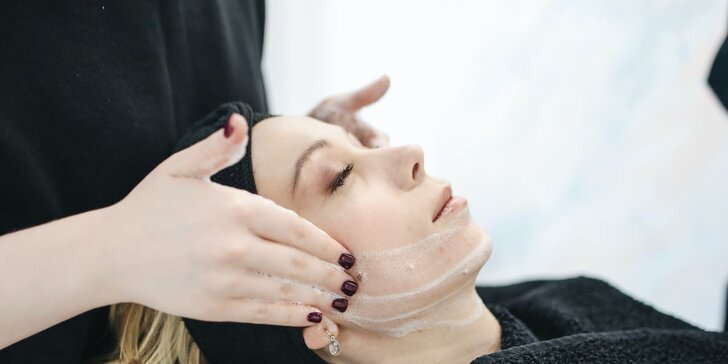Kozmetické ošetrenia ultrazvukom: hydratačné, liftingové aj s masážou tváre