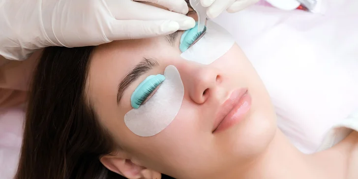 Zvýraznite svoje oči! Lash lift, 1D predĺženie mihalníc či laminácia obočia