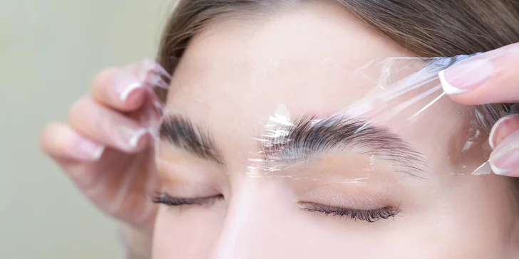 Zvýraznite svoje oči! Lash lift, 1D predĺženie mihalníc či laminácia obočia