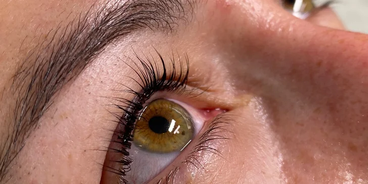 Zvýraznite svoje oči! Lash lift, 1D predĺženie mihalníc či laminácia obočia