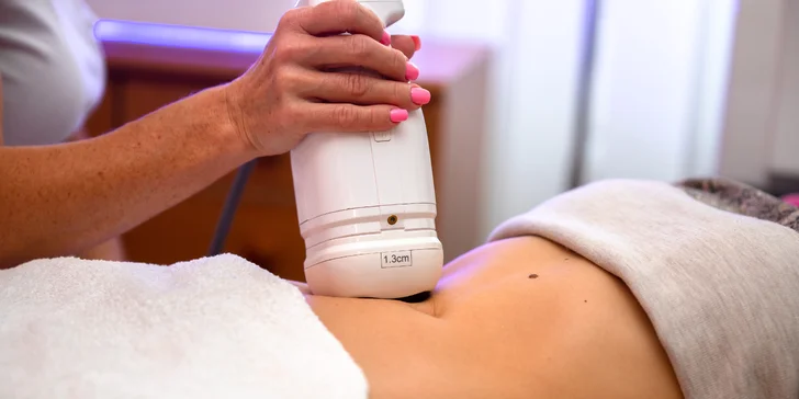 Zbohom tukom a prebytočným kilám s neinvazívnou liposukciou v štúdiu Línia