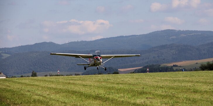 Let lietadlom CESSNA 182 ponad Tatry pre 1 až 3 osoby s možnosťou pilotovania