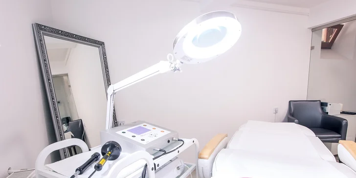 Okamžitý 3D lifting tváre Meso-i-laserom a kyselinou hyalurónovou