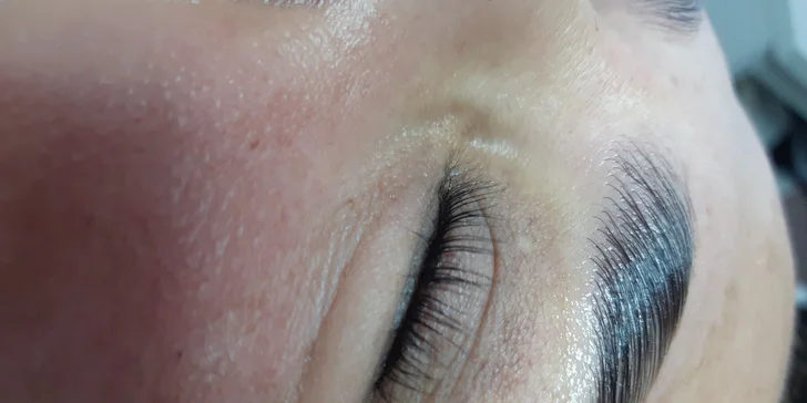 Získajte zvodný pohľad s Lash Liftom & Botoxom mihalníc a lamináciou obočia