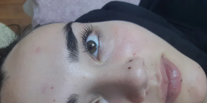 Získajte zvodný pohľad s Lash Liftom & Botoxom mihalníc a lamináciou obočia