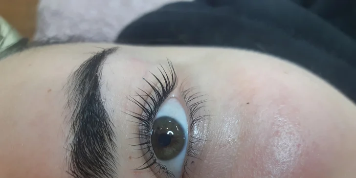 Získajte zvodný pohľad s Lash Liftom & Botoxom mihalníc a lamináciou obočia