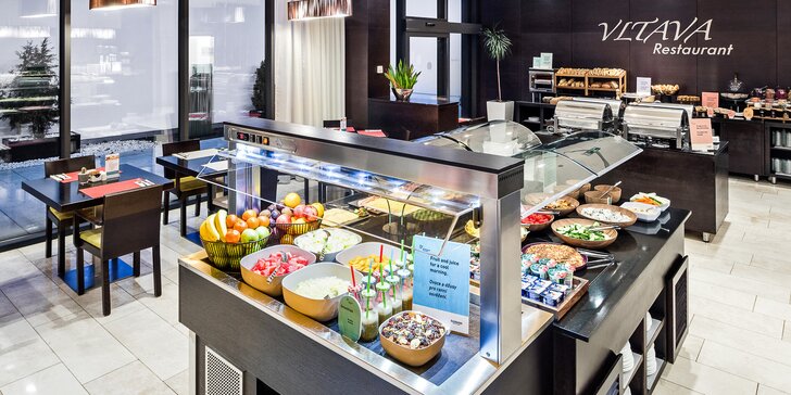Pobyt v luxusnom 4* hoteli v Prahe pre pár i rodinu s deťmi: bufetové raňajky, vstup do sauny a fitness