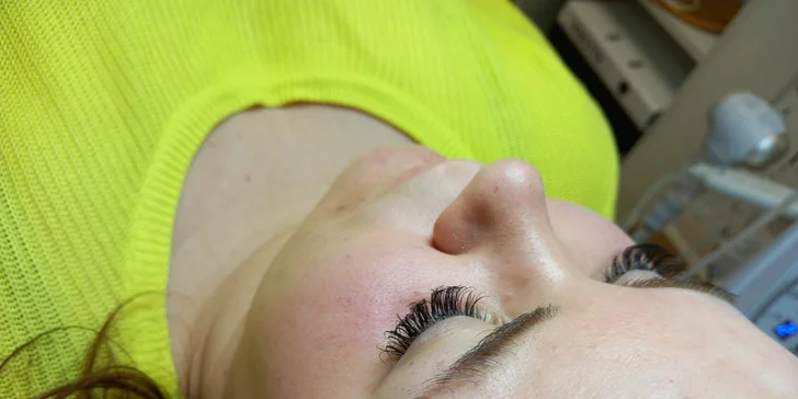 Extra jemné prírodné norkové 3D mihalnice s úpravou obočia pre očarujúci pohľad