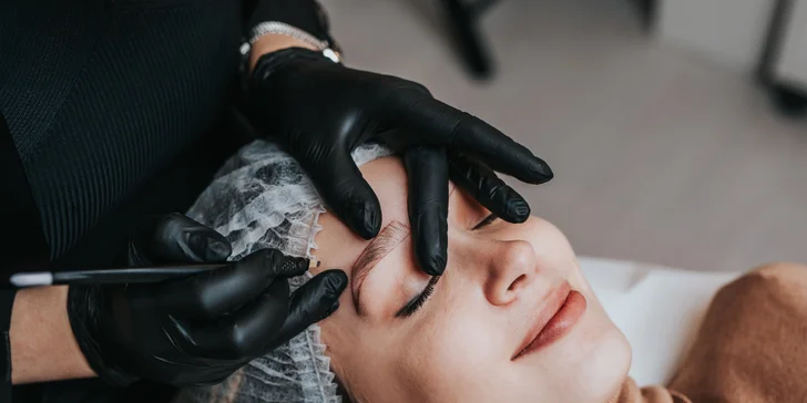 Dokonalé obočie bez námahy: Phibrows microblading a shading obočia