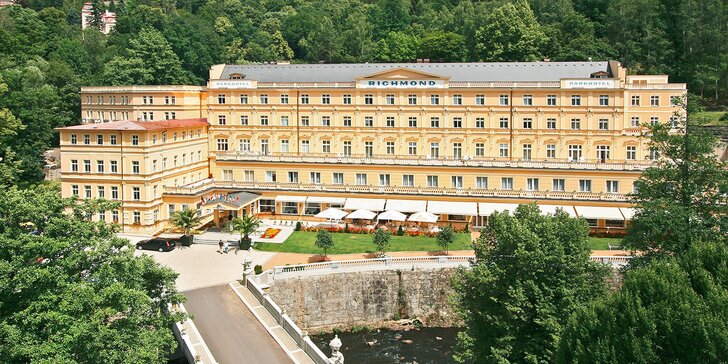 4* relax v Karlových Varoch: bazénové a wellness centrum aj kúpeľné procedúry, raňajky či polpenzia