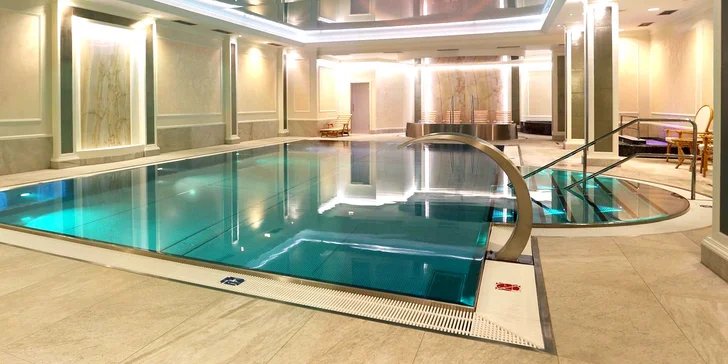 4* relax v Karlových Varoch: bazénové a wellness centrum aj kúpeľné procedúry, raňajky či polpenzia
