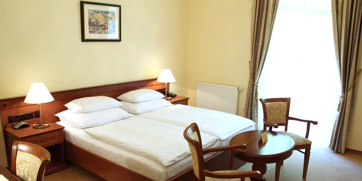 4* relax v Karlových Varoch: bazénové a wellness centrum aj kúpeľné procedúry, raňajky či polpenzia