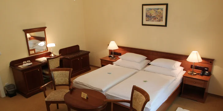 4* relax v Karlových Varoch: bazénové a wellness centrum aj kúpeľné procedúry, raňajky či polpenzia