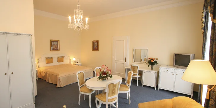 4* relax v Karlových Varoch: bazénové a wellness centrum aj kúpeľné procedúry, raňajky či polpenzia