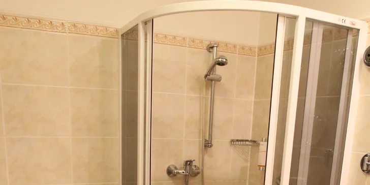4* relax v Karlových Varoch: bazénové a wellness centrum aj kúpeľné procedúry, raňajky či polpenzia